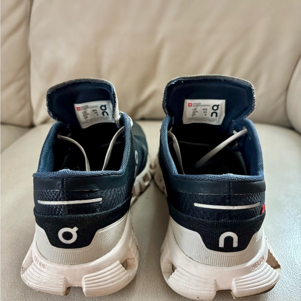 On Cloud Sneakers - Picture 3 of 5